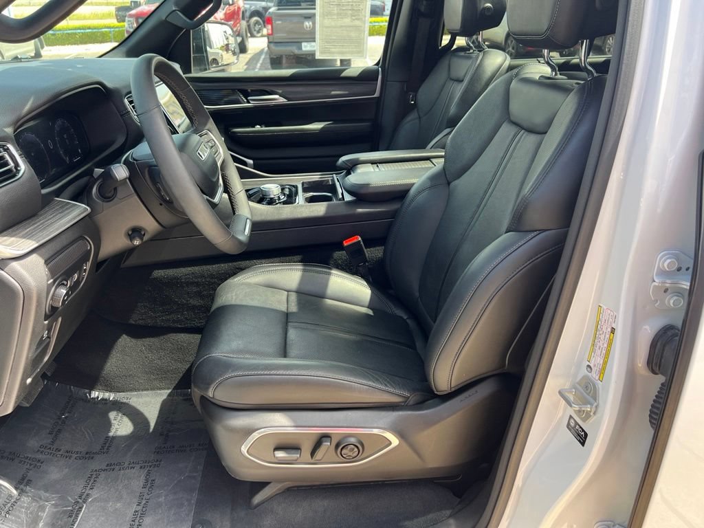Used 2023 Jeep Wagoneer Series II w/ Premium Group I RWD image 9