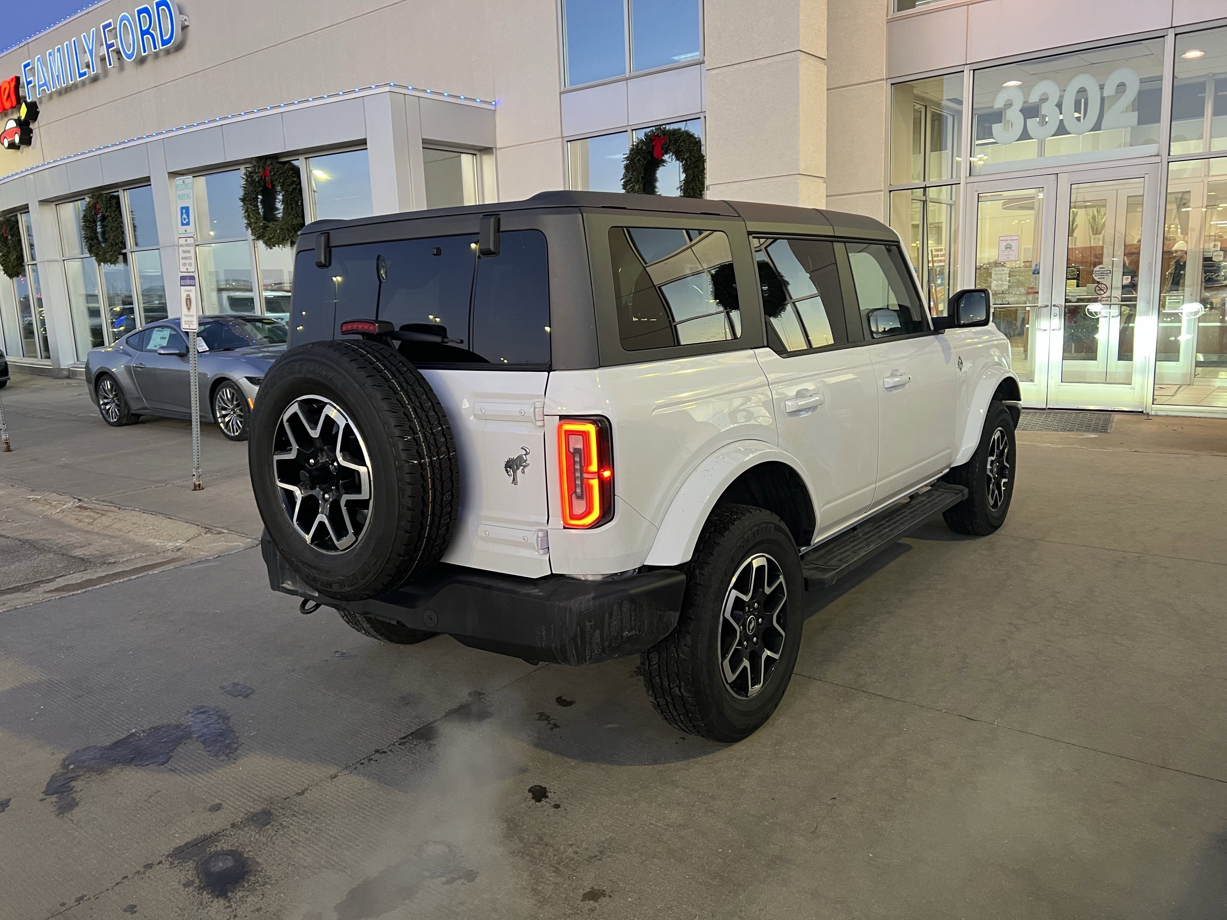 Certified 2024 Ford Bronco Outer Banks image 3