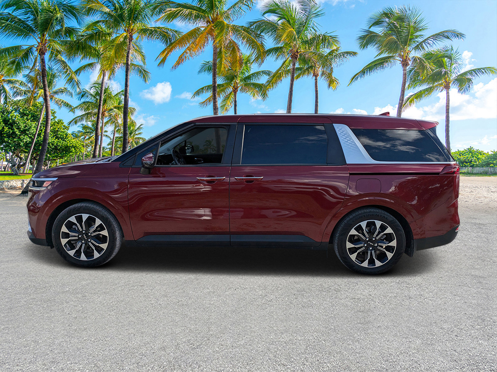 Used 2024 Kia Carnival EX image 2