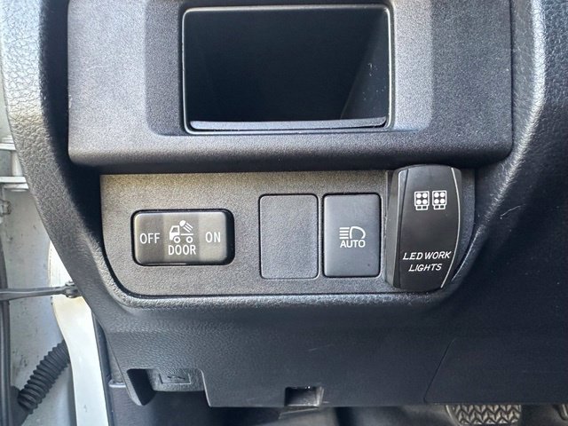 Used 2018 Toyota Tacoma SR5 RWD image 24