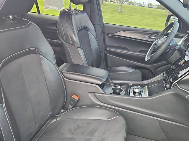 Used 2024 Jeep Grand Cherokee Altitude AWD/4WD image 32