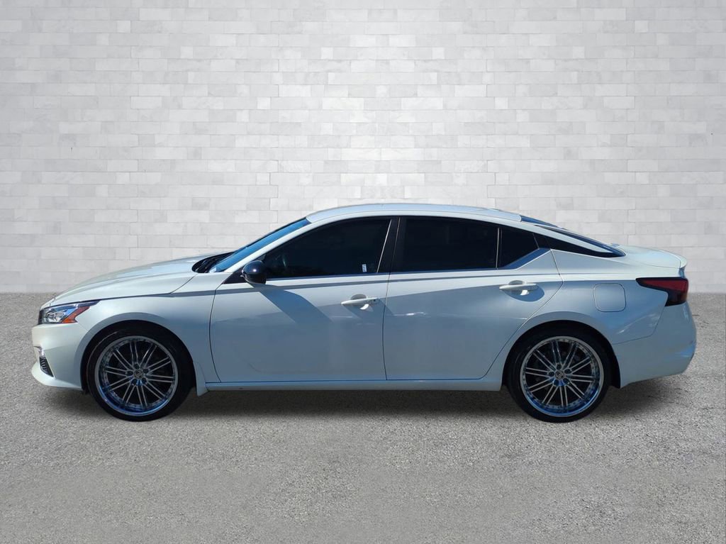 Used 2021 Nissan Altima 2.5 SR image 2