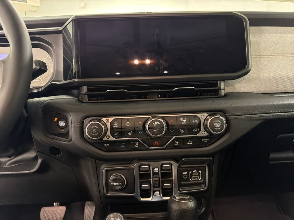 Used 2025 Jeep Wrangler Unlimited Sahara w/ Safety Group AWD/4WD image 22