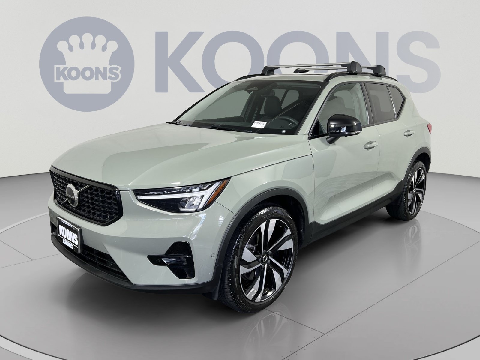 Used 2023 Volvo XC40 B4 Ultimate w/ Climate Package FWD image 5