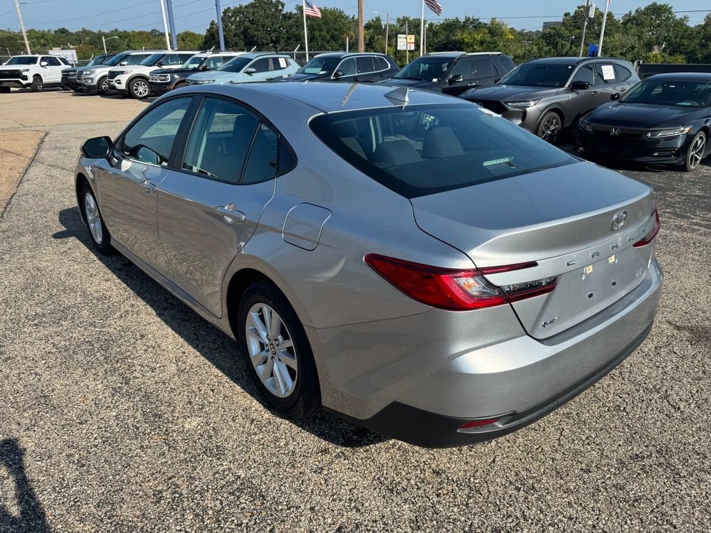 Used 2025 Toyota Camry LE FWD image 5