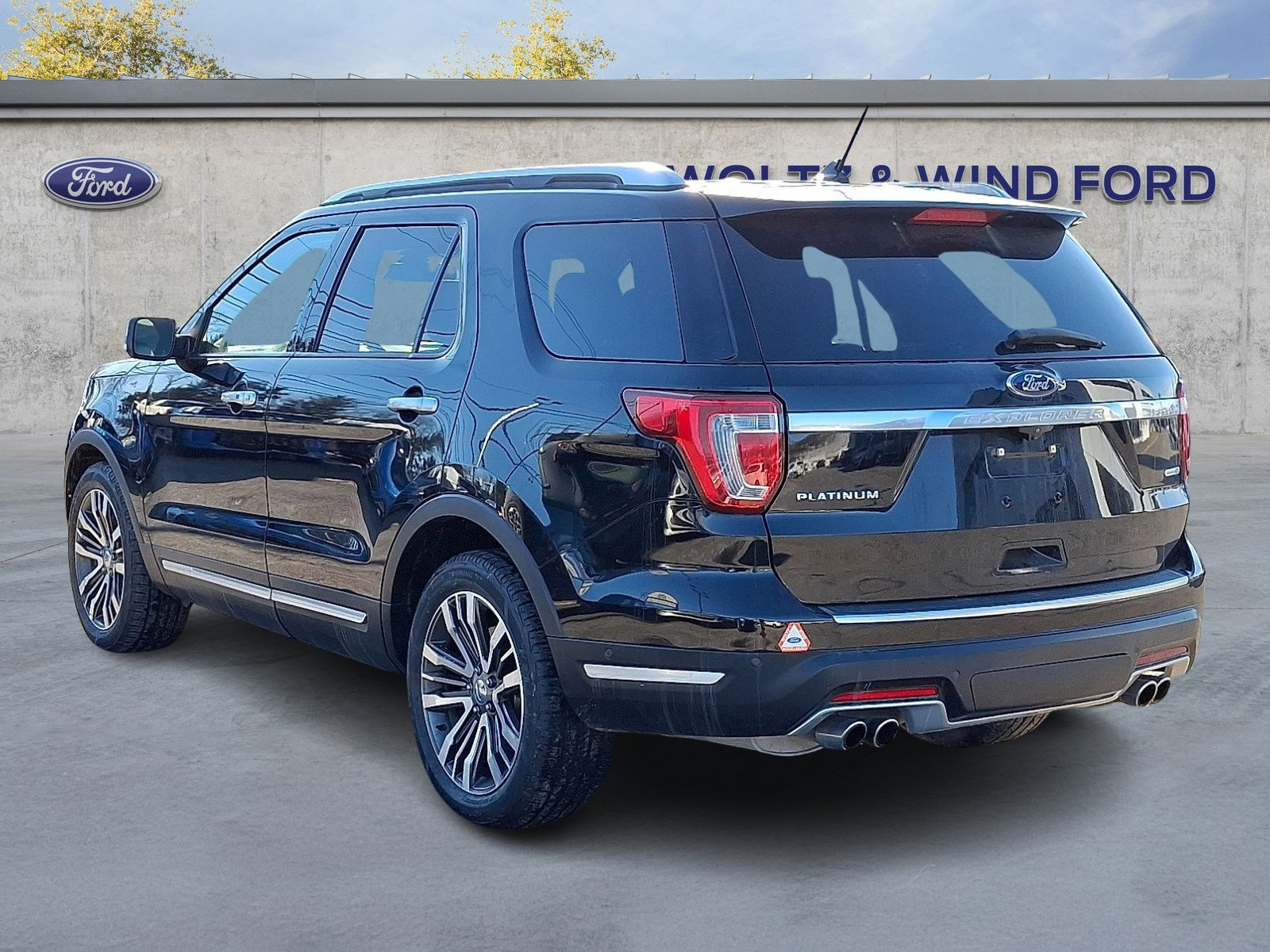 Certified 2018 Ford Explorer Platinum image 5