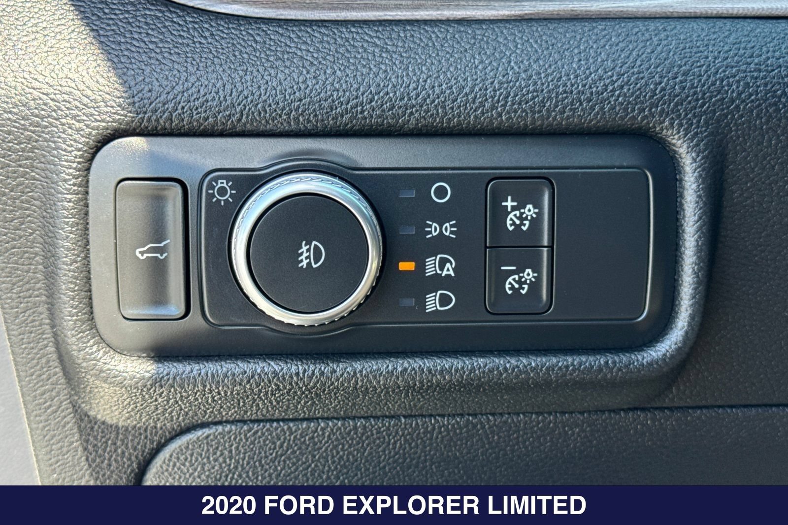 Certified 2020 Ford Explorer Limited RWD image 32