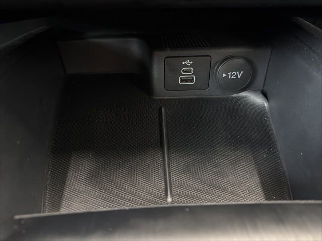 Certified 2025 Ford Escape ST-Line Select AWD/4WD image 23