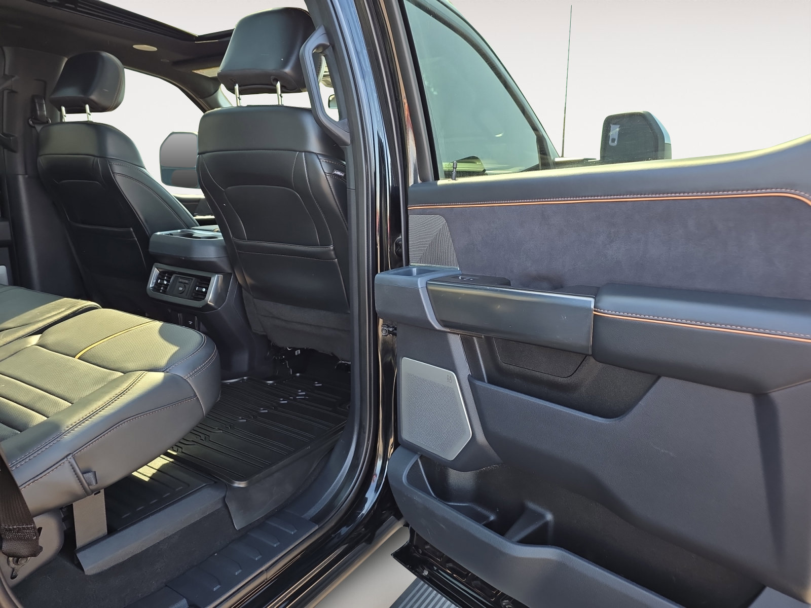 Certified 2024 Ford F350 Platinum w/ FX4 Off-Road Package AWD/4WD image 13