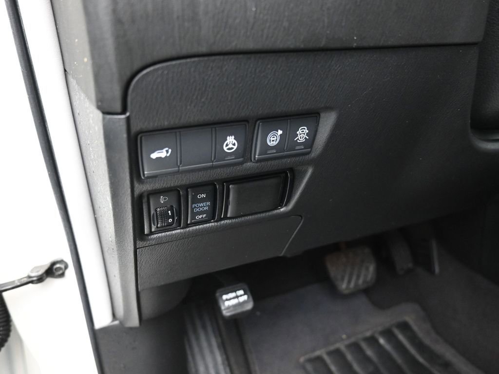 Used 2019 Nissan Armada Platinum RWD image 13