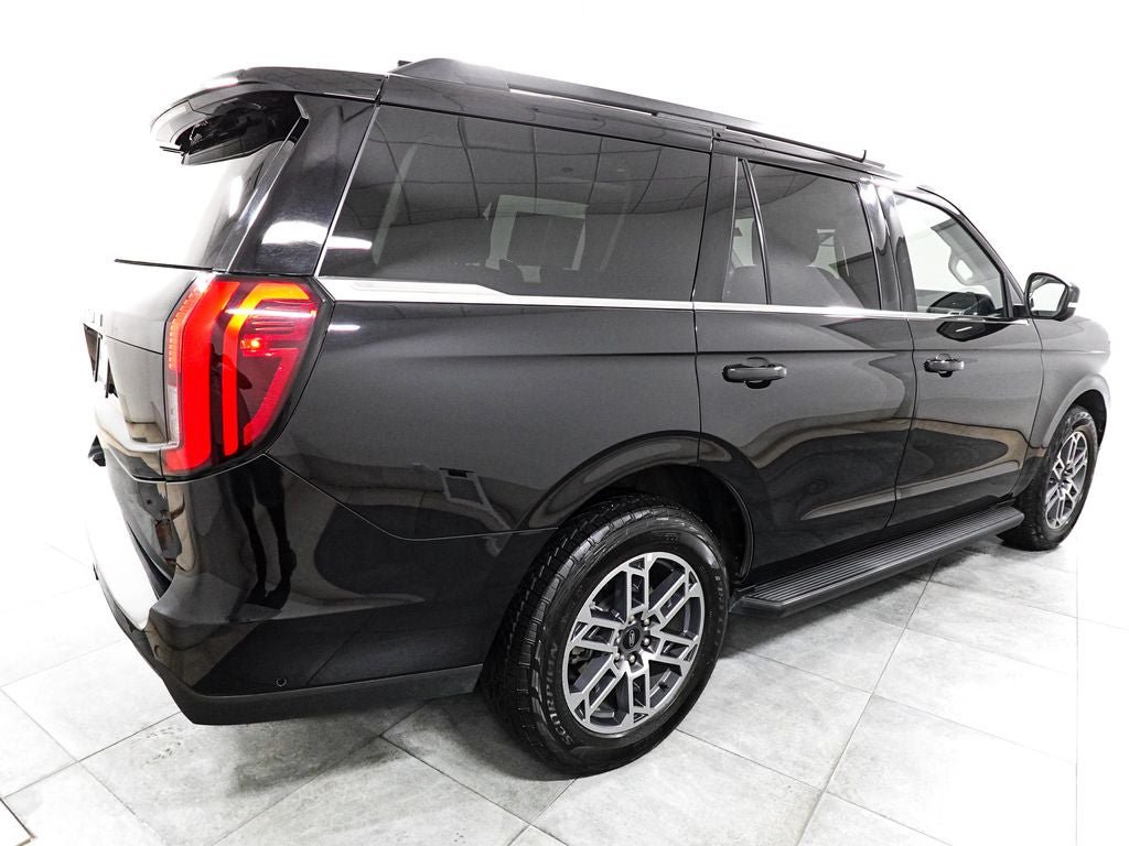 Certified 2025 Ford Expedition Active AWD/4WD image 7