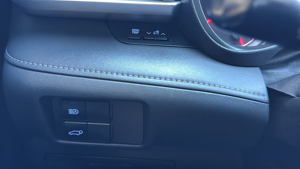 Used 2022 Toyota Highlander LE FWD image 17