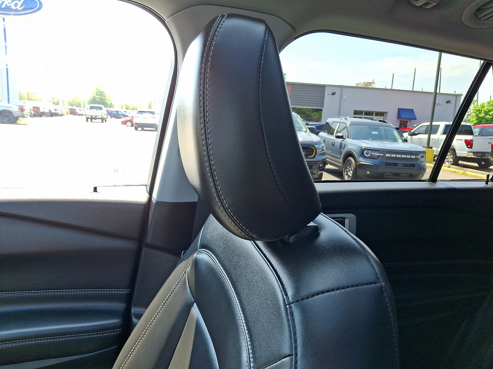 Certified 2022 Ford Explorer XLT w/ Equipment Group 202A image 17