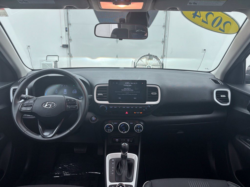 Used 2024 Hyundai Venue Limited FWD image 4