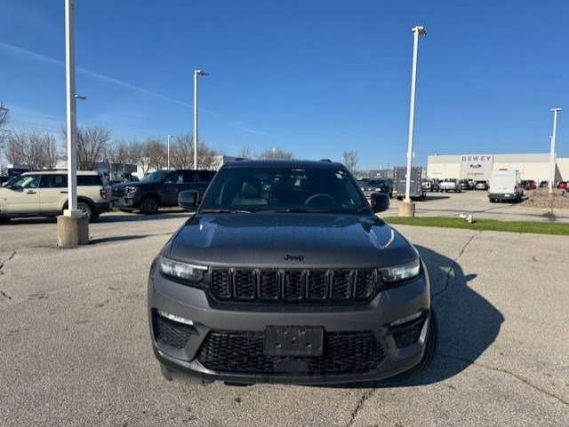 Used 2024 Jeep Grand Cherokee Limited w/ Black Appearance Package image 8
