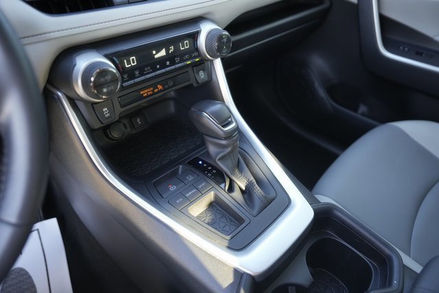 Used 2020 Toyota RAV4 XLE Premium image 28