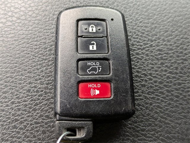 Used 2018 Toyota Highlander XLE image 29