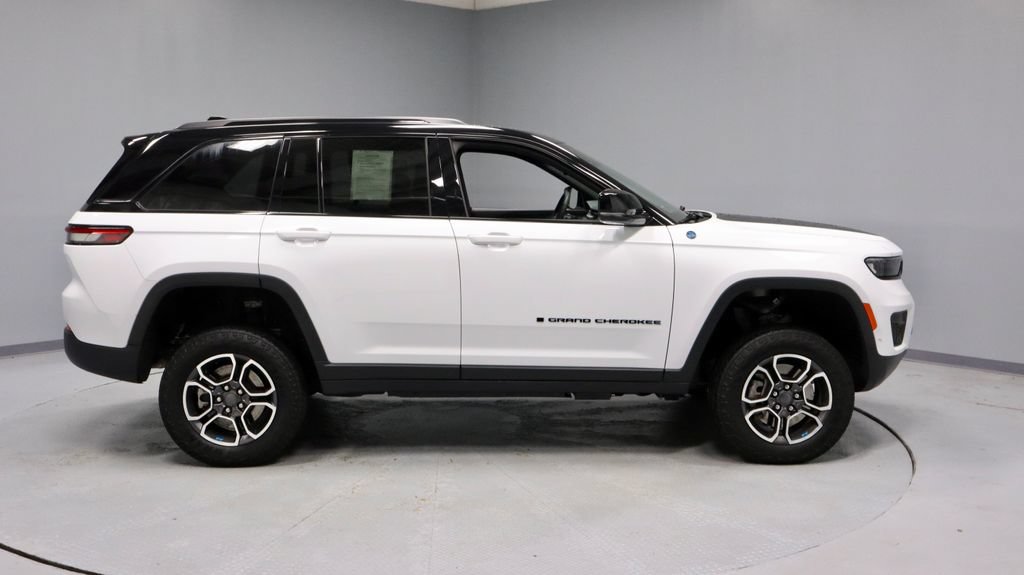 Used 2022 Jeep Grand Cherokee Trailhawk w/ Advanced Protech Group II AWD/4WD image 13