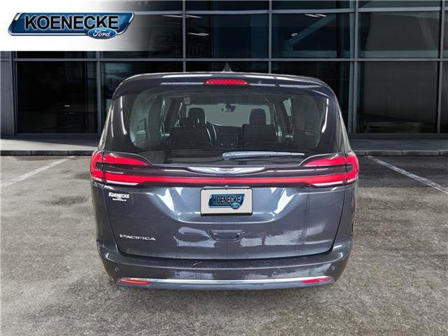 Used 2023 Chrysler Pacifica Touring-L image 4