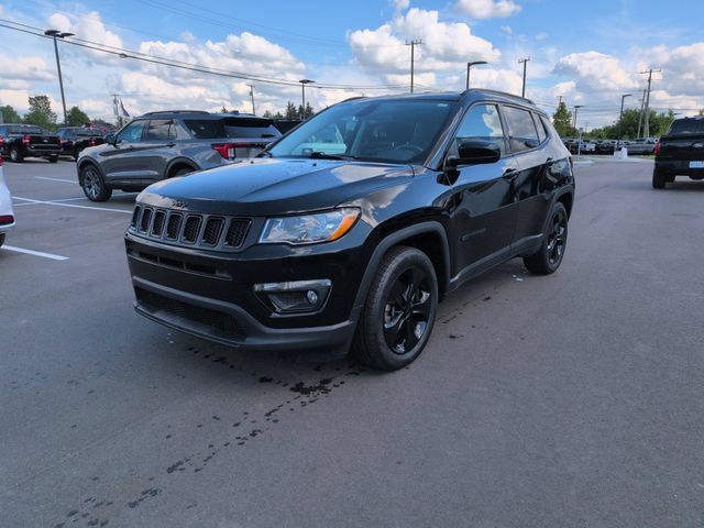 Used 2019 Jeep Compass Latitude FWD image 3