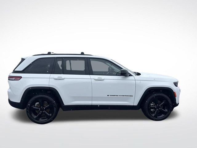 Used 2023 Jeep Grand Cherokee Limited w/ Black Appearance Package AWD/4WD image 10