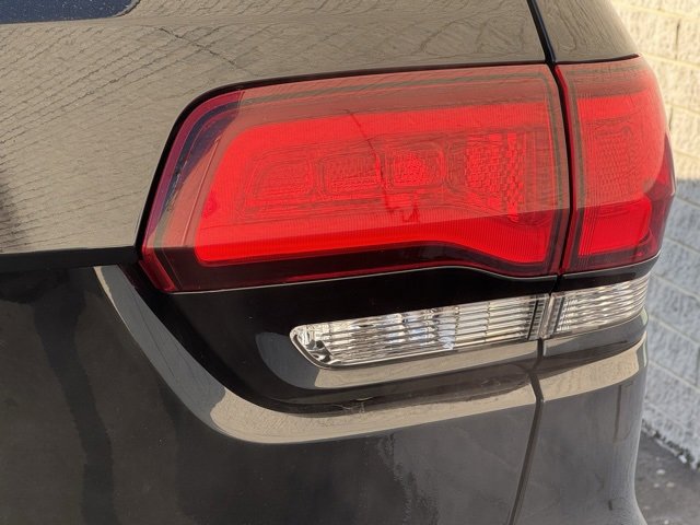 Used 2020 Jeep Grand Cherokee Altitude image 12