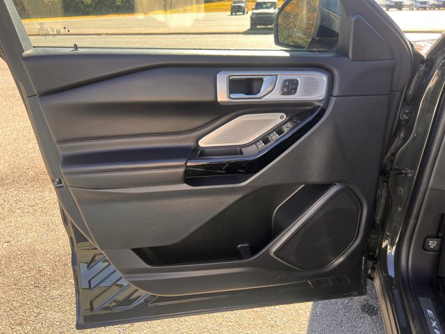 Certified 2022 Ford Explorer Platinum w/ Equipment Group 601A image 12