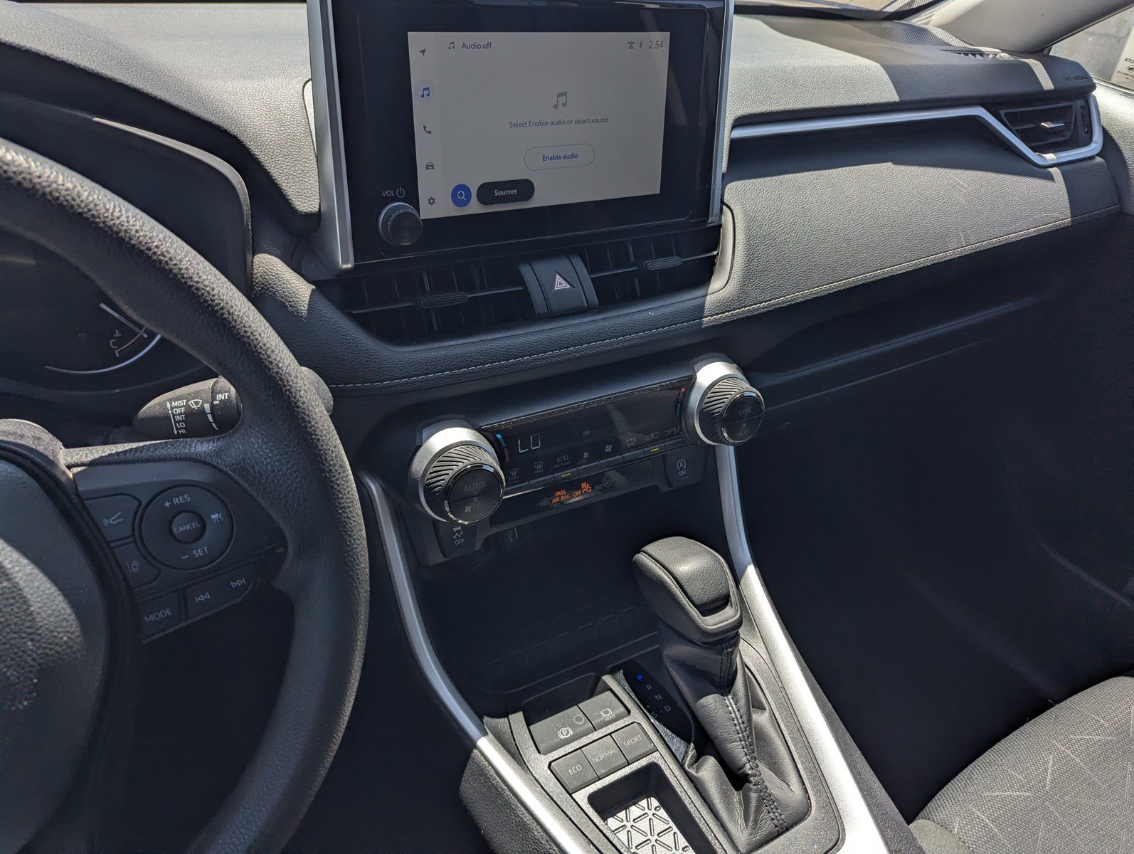 Used 2024 Toyota RAV4 XLE FWD image 10