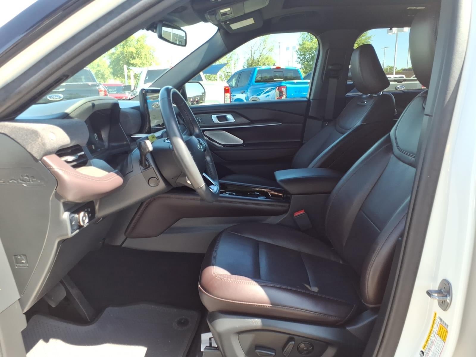 Certified 2025 Ford Explorer Platinum RWD image 24