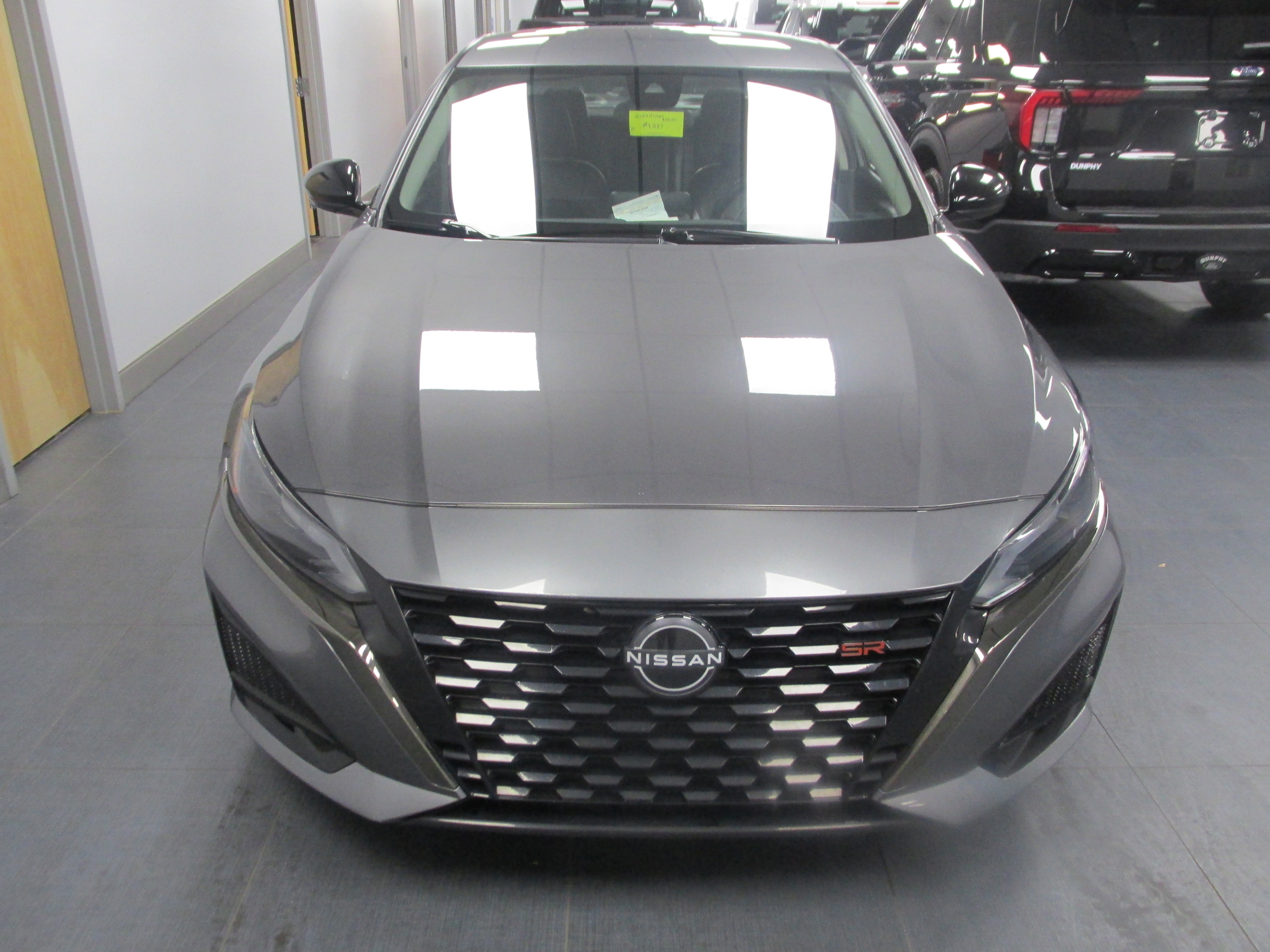 Used 2024 Nissan Altima 2.5 SR FWD image 2