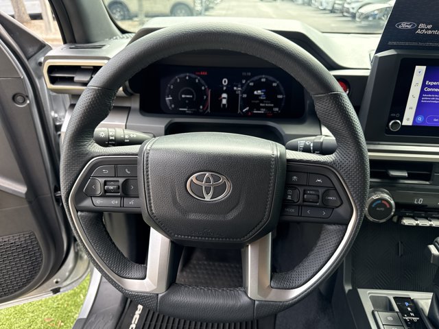 Used 2025 Toyota Tacoma TRD Off-Road AWD/4WD image 24