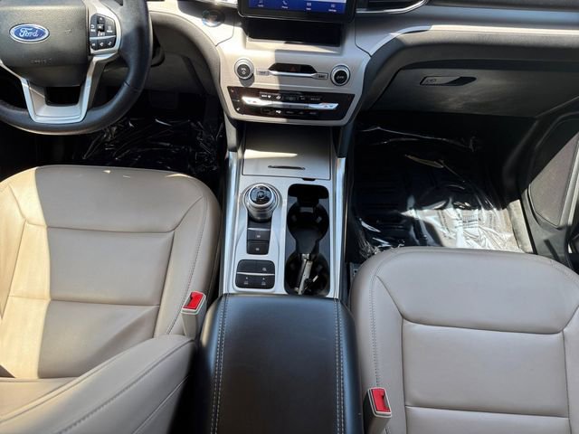 Certified 2023 Ford Explorer XLT w/ Equipment Group 202A RWD image 5