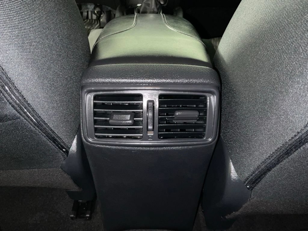 Used 2019 Nissan Rogue SV w/ Premium Package FWD image 17