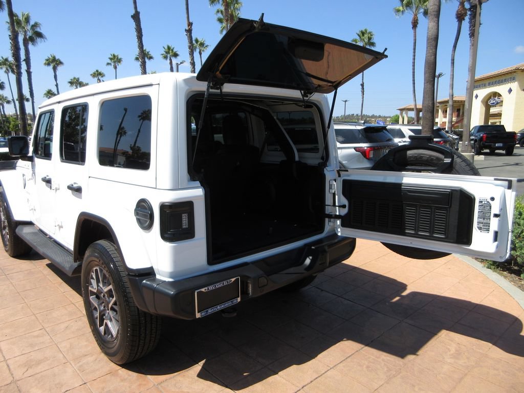 Used 2024 Jeep Wrangler Unlimited Sahara w/ Technology Group AWD/4WD image 28