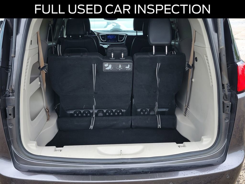 Used 2017 Chrysler Pacifica Touring-L FWD image 6