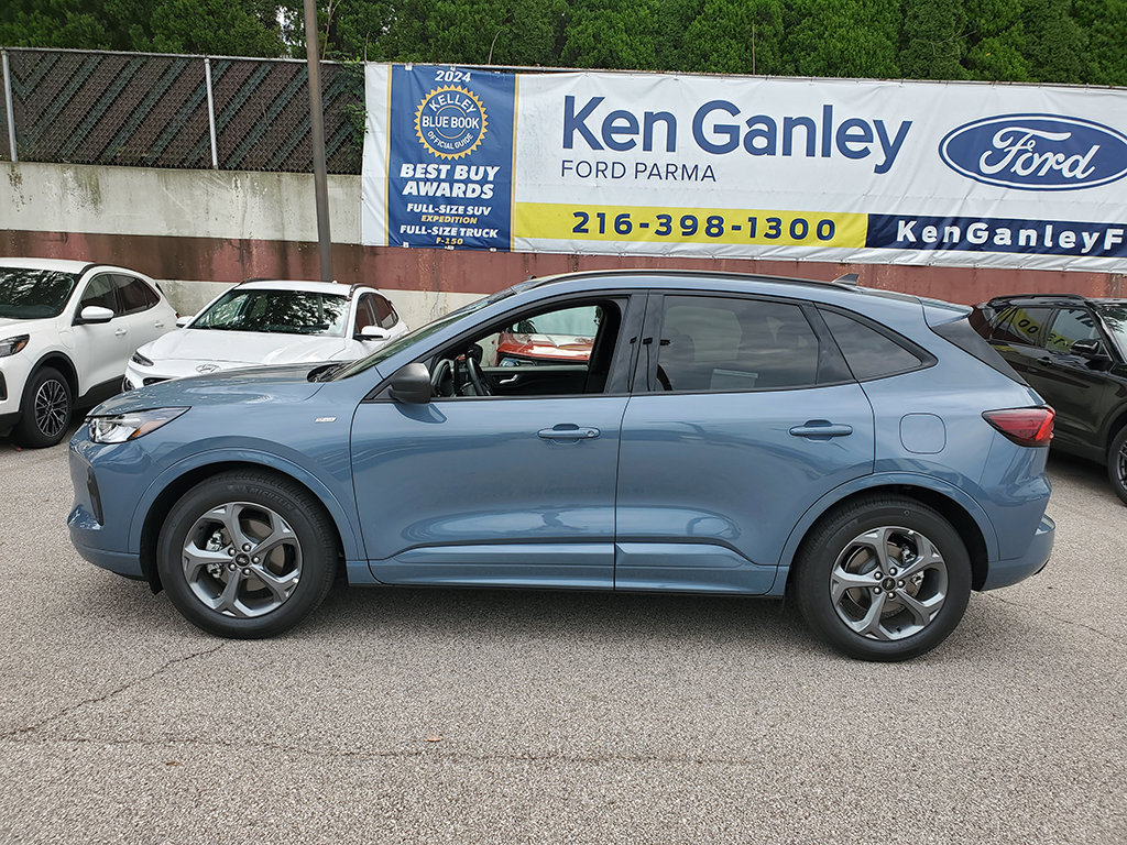 Certified 2023 Ford Escape ST-Line w/ Tech Pack #1 FWD image 3