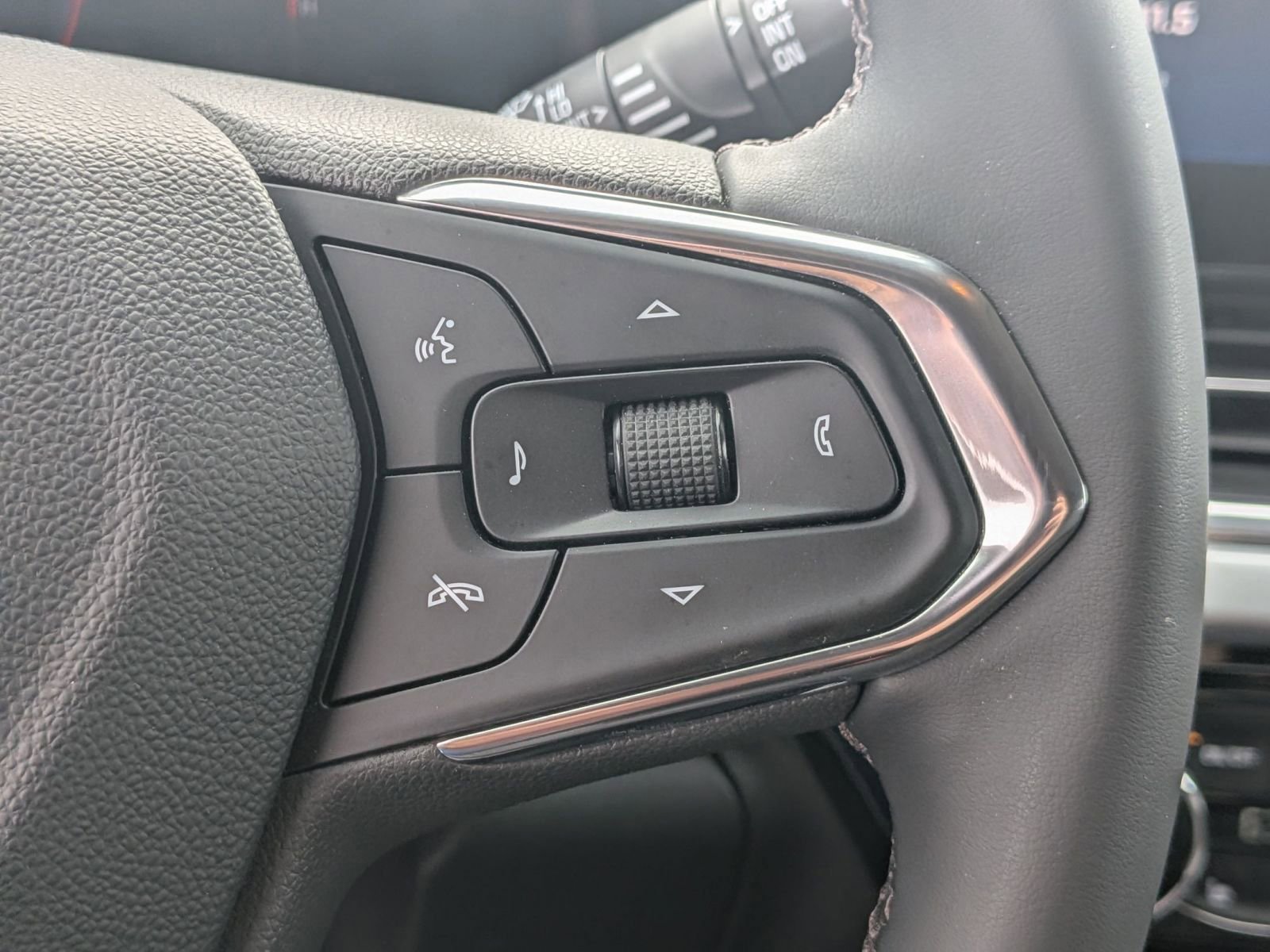 Used 2024 Chevrolet Trax LT w/ Driver Confidence Package FWD image 20