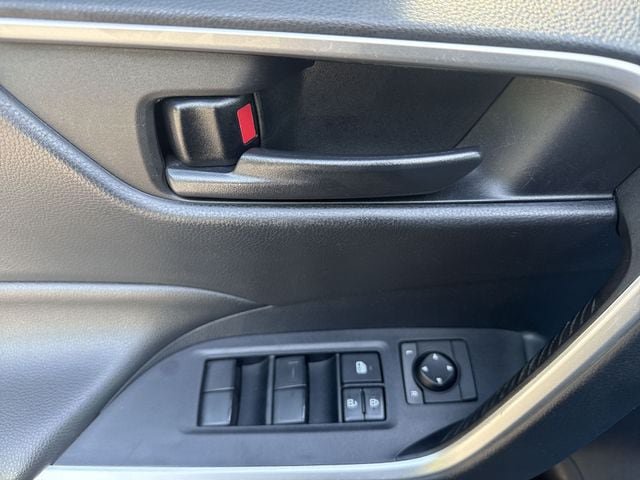 Used 2019 Toyota RAV4 LE w/ Carpet Mat Package AWD/4WD image 13