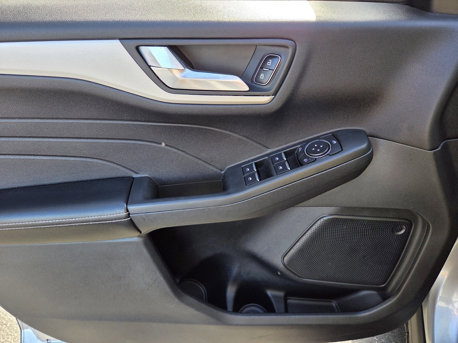 Certified 2021 Ford Escape SE w/ SE Sport Appearance Package image 17