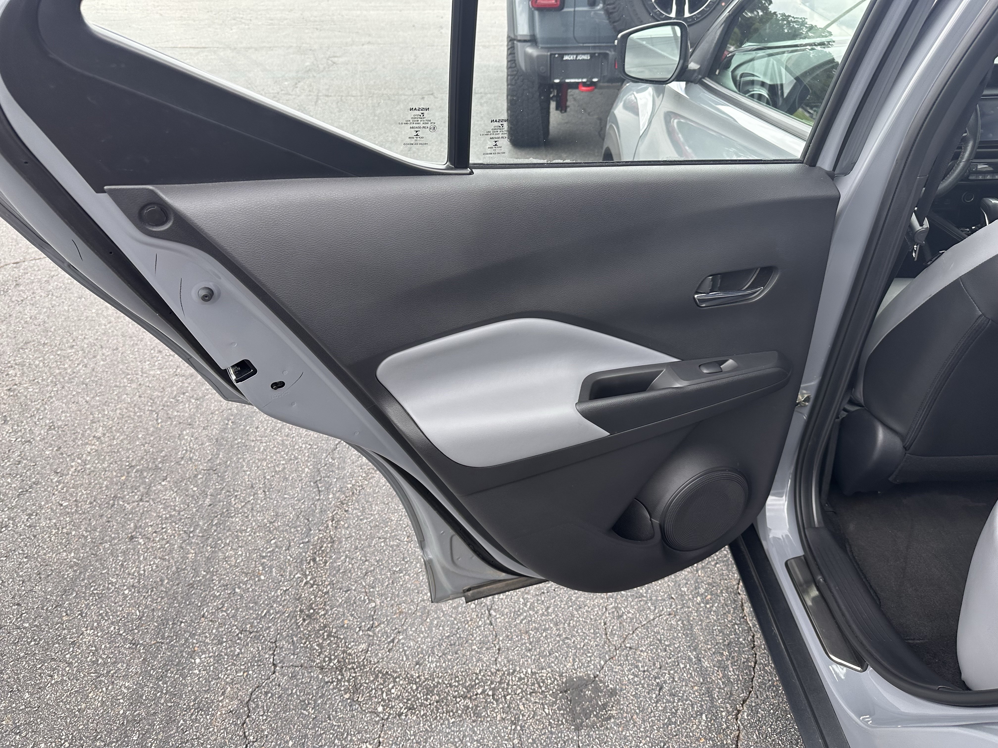 Used 2022 Nissan Kicks SR w/ Premium Package FWD image 11
