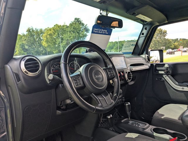 Used 2017 Jeep Wrangler Unlimited Sahara w/ Connectivity Group AWD/4WD image 14