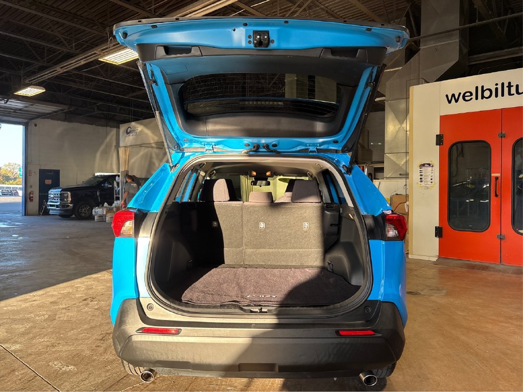 Used 2019 Toyota RAV4 LE AWD/4WD image 12