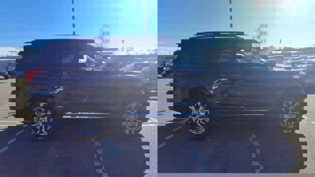 Certified 2022 Ford Explorer XLT w/ Equipment Group 202A image 10