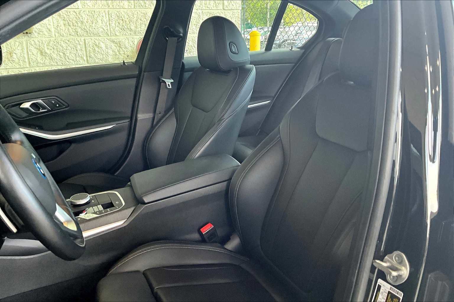 Used 2024 BMW 330e w/ Convenience Package image 9