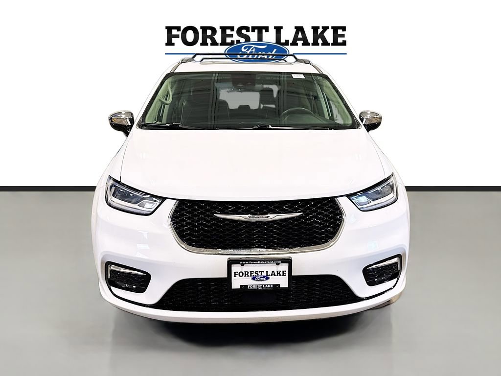 Used 2023 Chrysler Pacifica Limited FWD image 2