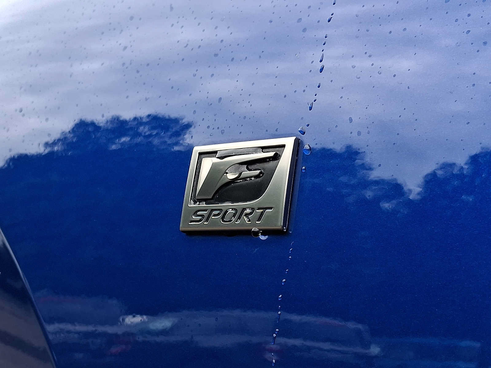 Used 2023 Lexus IS 500 RWD image 33