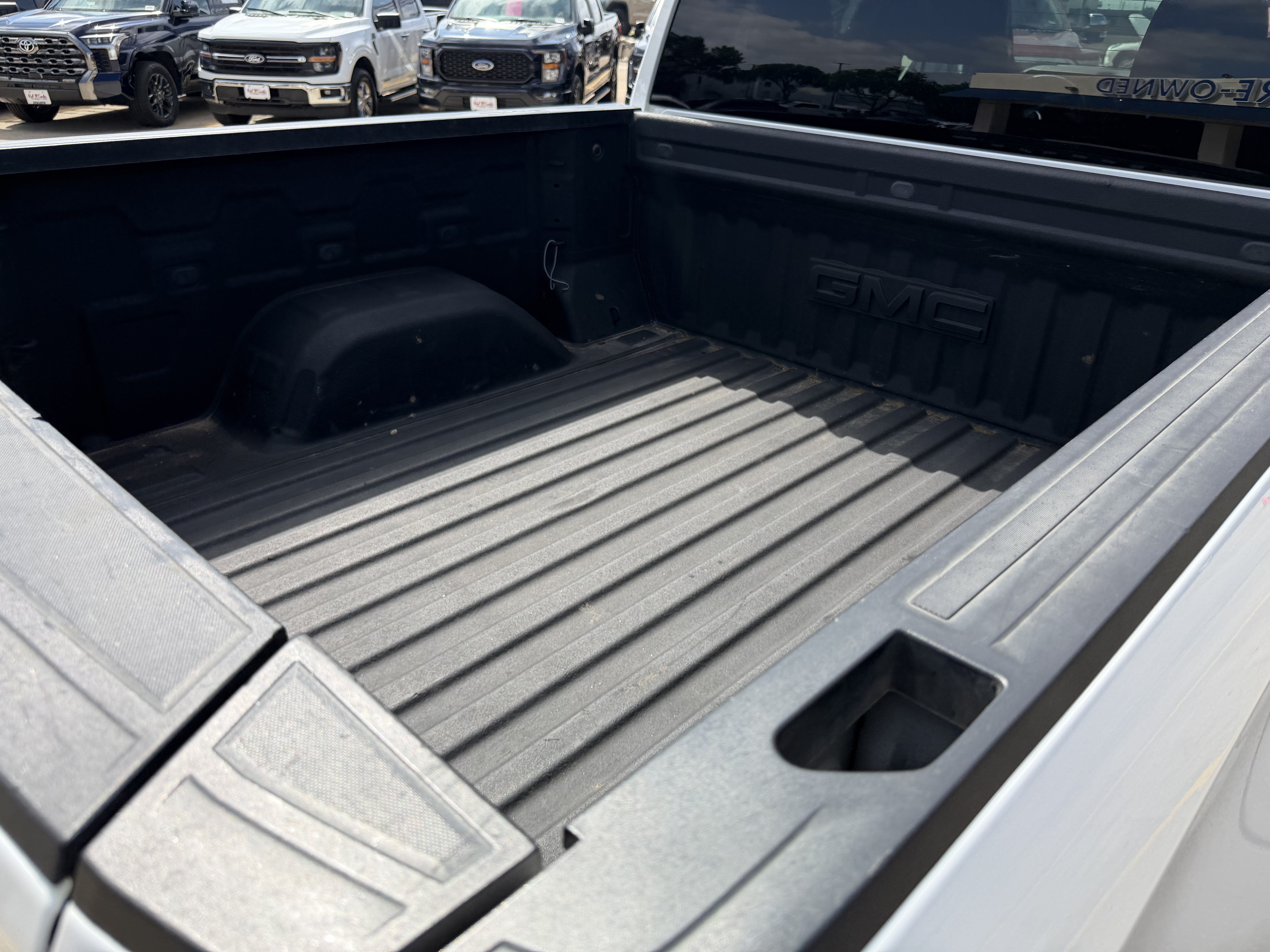 Used 2025 GMC Sierra 1500 AT4 AWD/4WD image 8