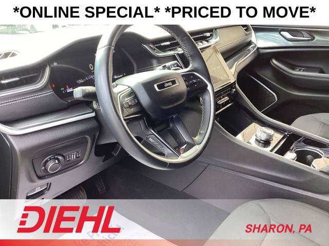 Used 2022 Jeep Grand Cherokee Laredo w/ Luxury Tech Group I AWD/4WD image 24