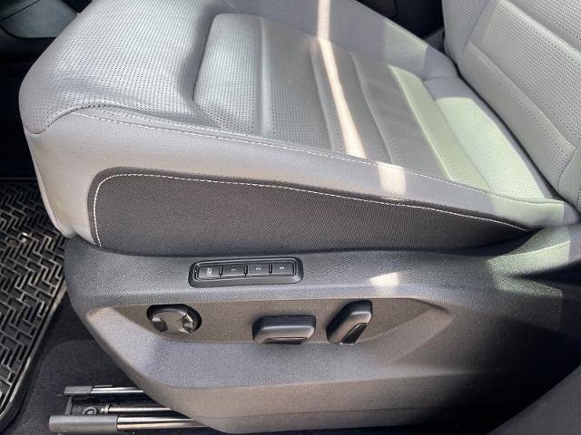 Used 2024 Volkswagen Atlas Cross Sport SEL R-Line AWD/4WD image 18