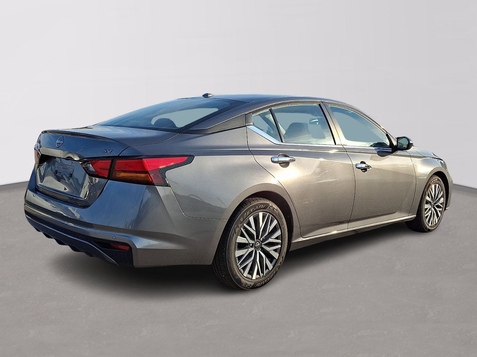 Used 2024 Nissan Altima 2.5 SV FWD image 6
